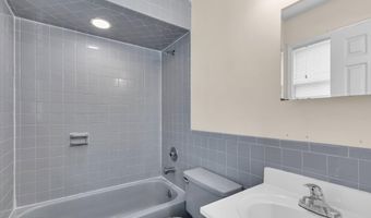 35 Spruce St, Beachwood, NJ 08722