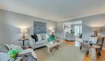 13153 Barrett Meadows Dr, Des Peres, MO 63021