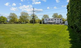 56 Pasture Farm Dr, Middletown, RI 02842