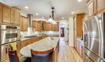 7513 HOLIDAY Ter, Bethesda, MD 20817
