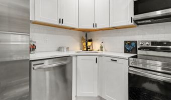 592 S 7th St, Ann Arbor, MI 48103