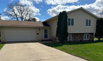 206 3rd St E, Tracy, MN 56175