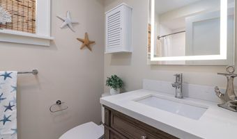 20 E Bowery St 1A, Newport, RI 02840
