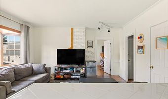 13 Holland St 1, Newport, RI 02840