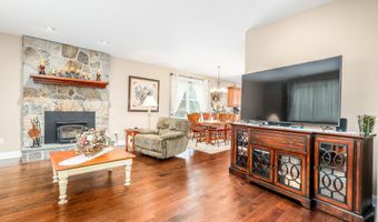 38 Greenridge Dr, Brookfield, CT 06804