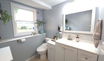 71 Venus Ave, Burlington, VT 05408