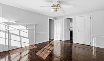 1382 Hope St, Bristol, RI 02809