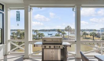 1521 Murphys Island Ct, Awendaw, SC 29429