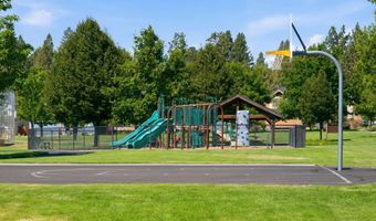 61202 Dayspring Dr, Bend, OR 97702
