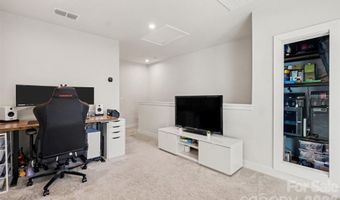 300 Twinflower Ln, Charlotte, NC 28205