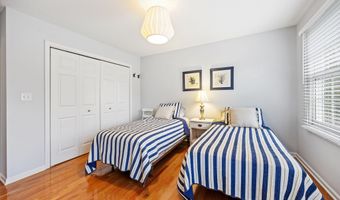 1274 Cheshire St, Cheshire, CT 06410