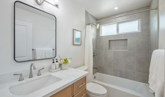 244 Kihapai St A, Kailua, HI 96734