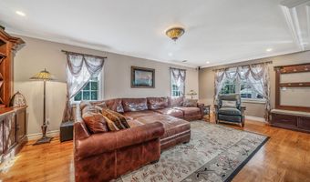 15 Foxcroft Rd, Albertson, NY 11507