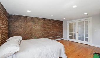 82 E 26TH St, Bayonne, NJ 07002