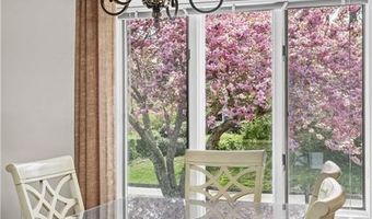 64 Starr Dr, Narragansett, RI 02882
