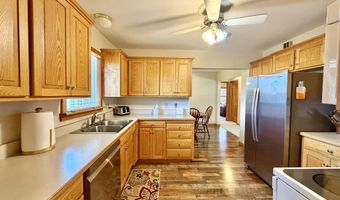 111 Church Dr, Aberdeen, SD 57401