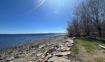 68 Park St, Belfast, ME 04915