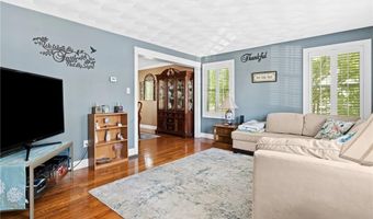 22 Aumond St, Cranston, RI 02905