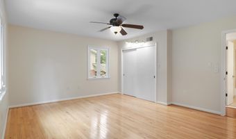 4100 DOWNING St, Annandale, VA 22003