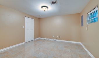 1233 N Hickory Trl, Addison, IL 60101