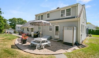 10 Hilltop Rd, East Lyme, CT 06357