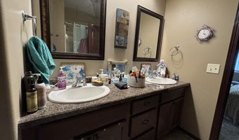 1702 Miller Ln, Aberdeen, SD 57401