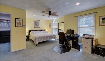 84 Bakewell Ct, Cranston, RI 02921