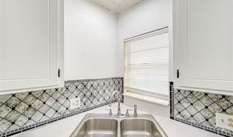 2810 Robertson Dr, Abilene, TX 79606