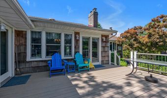 21 Hamilton St, Amityville, NY 11701