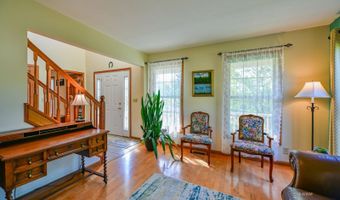 5 Warwick Ln, Athens, OH 45701