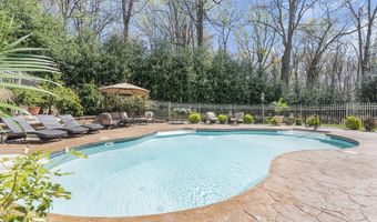 14 Bunker Hill Dr, Middletown, NJ 07748