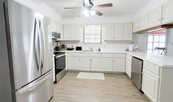 1402 Pineland Dr, Bainbridge, GA 39819