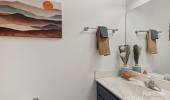 22 Rotunda Cir, Asheville, NC 28806