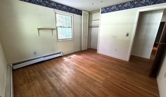 142 Pine Cir, Bennington, VT 05201