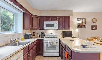 102 Captain Eames Cir 102, Ashland, MA 01721