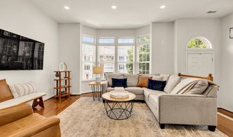 6747 APPLEMINT Ln, Alexandria, VA 22310