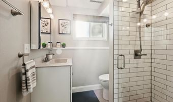 712 Garnet Dr, Ames, IA 50010