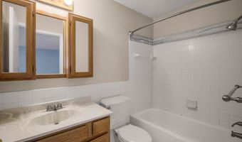 4 Pine Tree Dr 321, Arden Hills, MN 55112