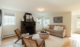 42 Waverly Rd, Branford, CT 06405