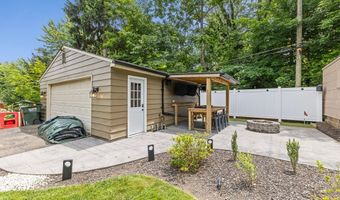 1052 Parkside Dr, Alliance, OH 44601
