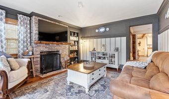 15 Chapel St, Ashburnham, MA 01430