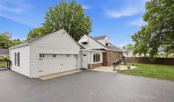 9860 Berwick Dr, Affton, MO 63123
