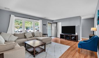 6 Roxbury Dr, Barnegat, NJ 08005