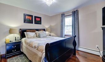 21 Beacon St, Johnston, RI 02919