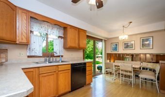 40581 N Sunset Dr, Antioch, IL 60002