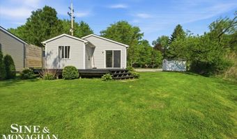 2122 Michigan St, Algonac, MI 48001