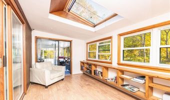 584 Division Rd, East Greenwich, RI 02818