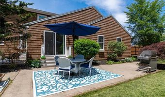 122 Sylvan Dr, East Greenwich, RI 02818