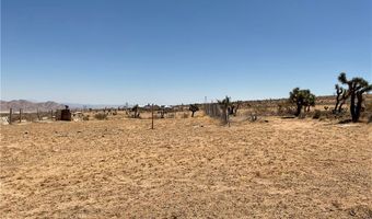 1 Luna Mountain Rd, Apple Valley, CA 92308