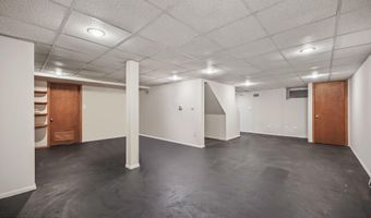 13 Swartzel Dr, Middletown, NJ 07748